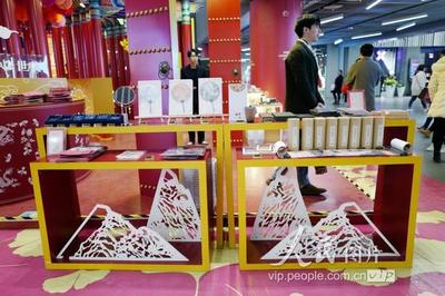 故宮文創(chuàng)快閃店現(xiàn)身上海南京路 300多種文創(chuàng)產品驚艷亮相